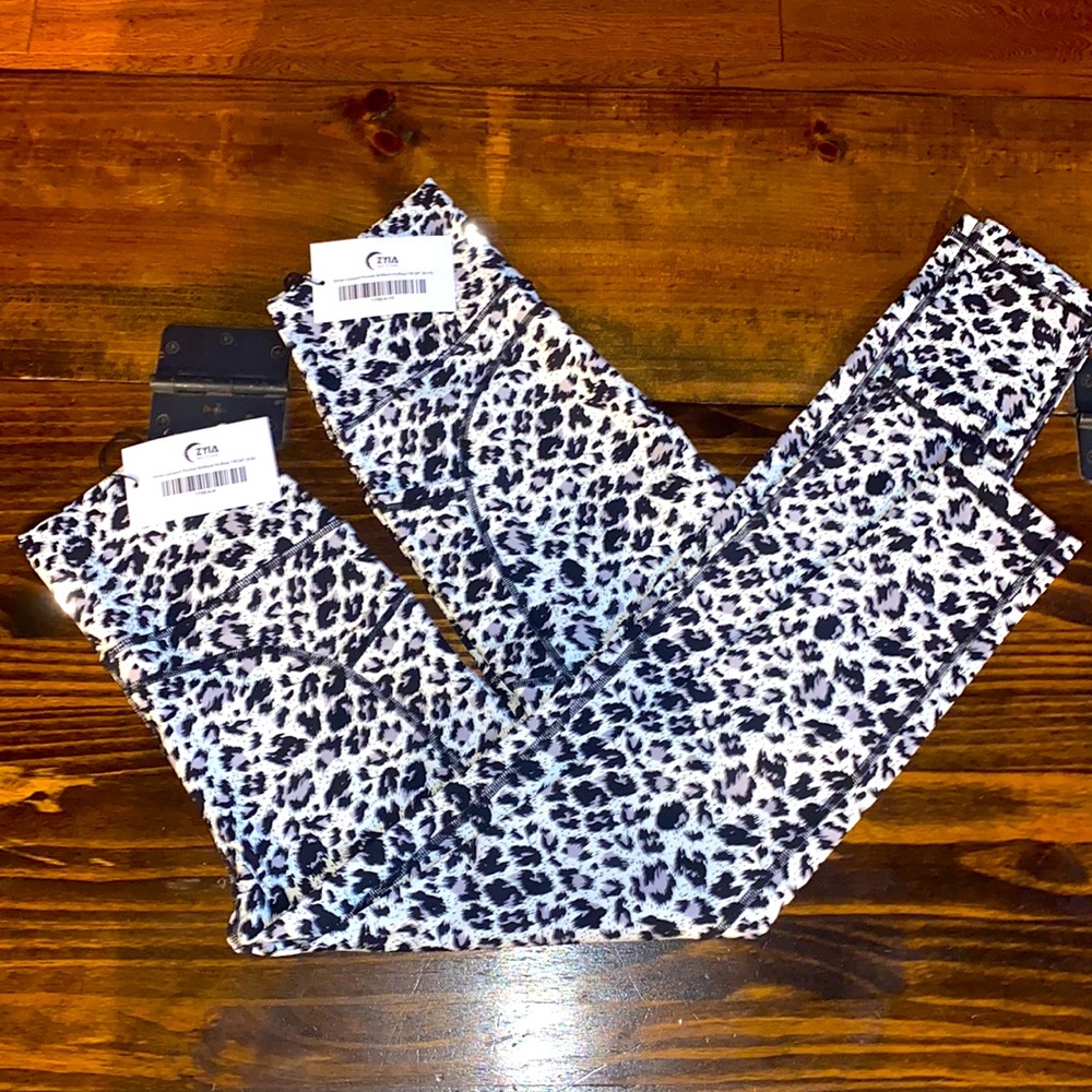 Zyia activewear snow leopard leggings